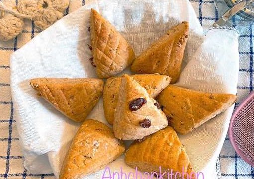 Cách làm Bánh Scone bột nguyên cám nho khô hạnh nhân