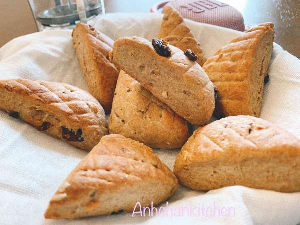 Cách làm Bánh Scone bột nguyên cám nho khô hạnh nhân