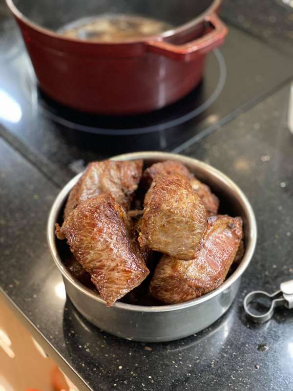 Cách làm món Beef bourguignon - Bò hầm vang đỏ 5