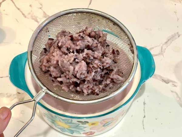Cách nấu sữa gạo rang tại nhà đơn giản, thơm mát, bổ dưỡng 11