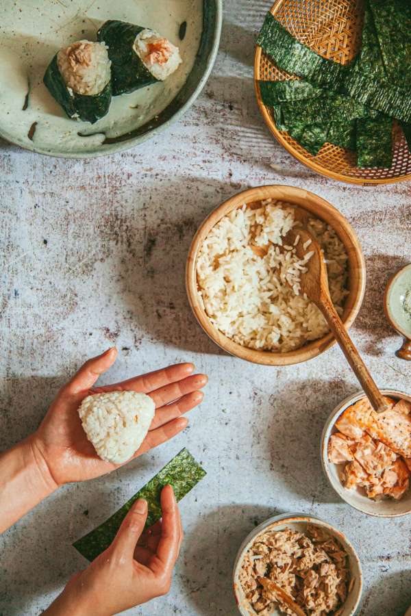 Cách làm Món cơm nắm cá và tempura rau củ 8